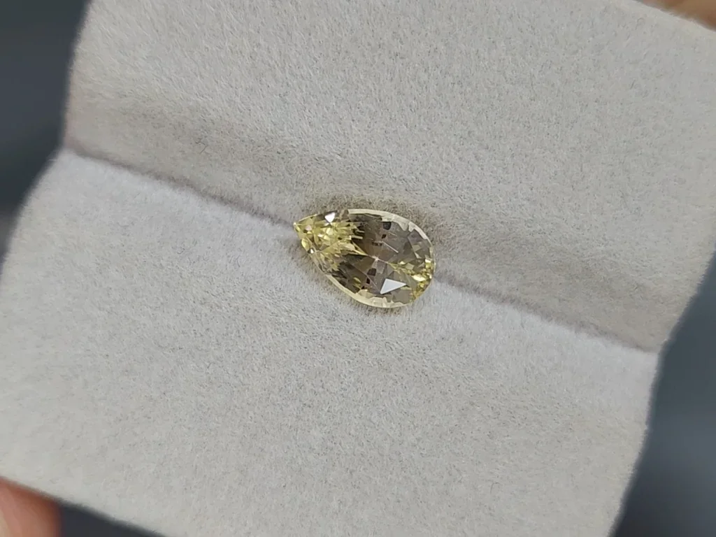 Unbeheizter gelber saphir im birnenschliff 2,01 carats, Sri Lanka Image №3