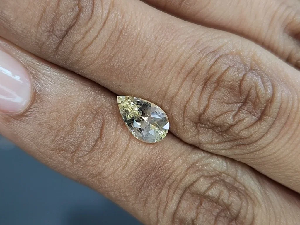 Unbeheizter gelber saphir im birnenschliff 2,01 carats, Sri Lanka Image №4