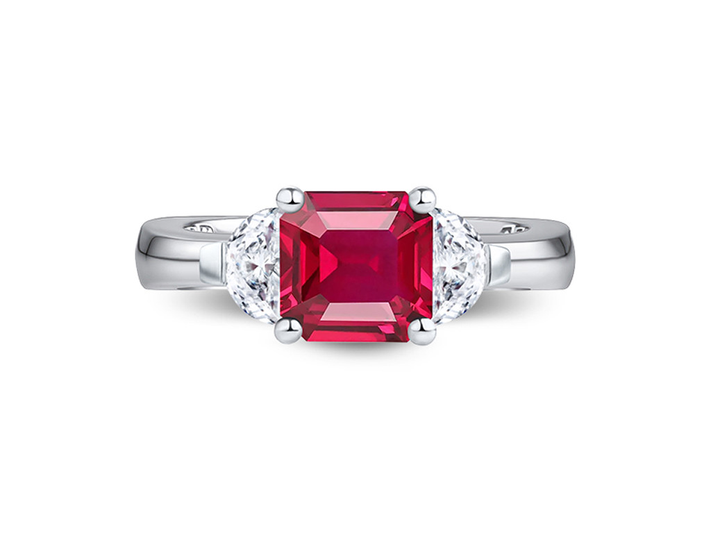Bague en or blanc 18 carats sertie d'un rubis sang de pigeon de 2,02 carats et de diamants. Image №1