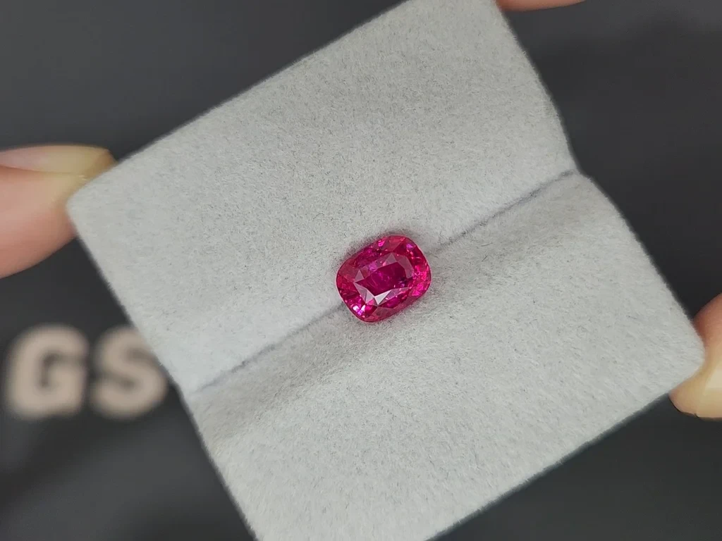 Unheated Vivid Pink Red ruby cushion cut 2.55 carats, Mozambique Image №4