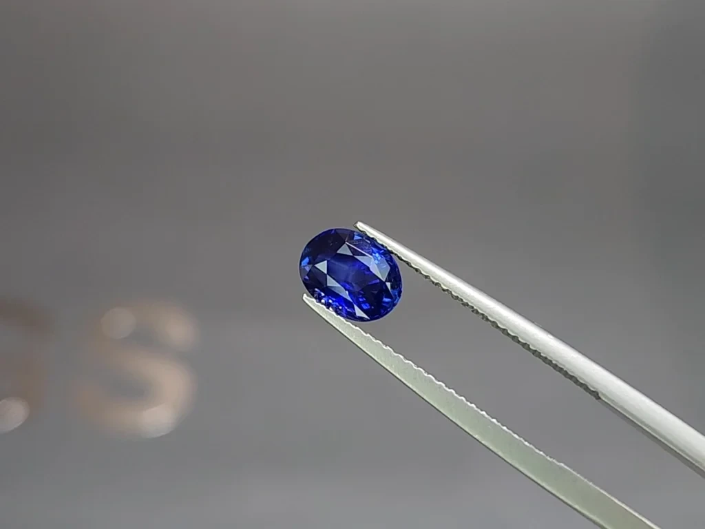 Sapphire Royal Blue oval cut 1.52 carats, Sri Lanka Image №3