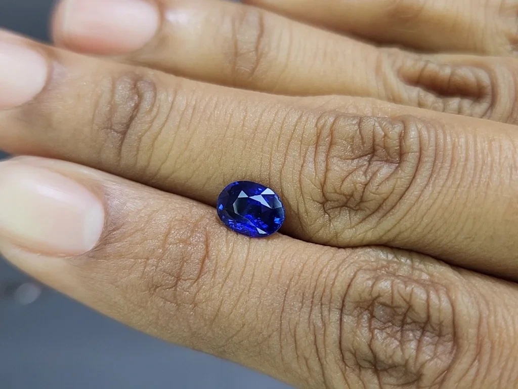 Sapphire Royal Blue oval cut 1.52 carats, Sri Lanka Image №2