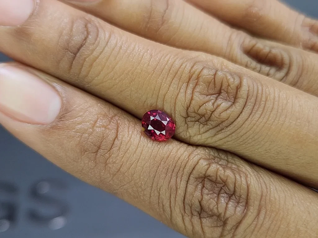 Rubis non chauffé taille ovale 1,18 carat, Mozambique Image №2