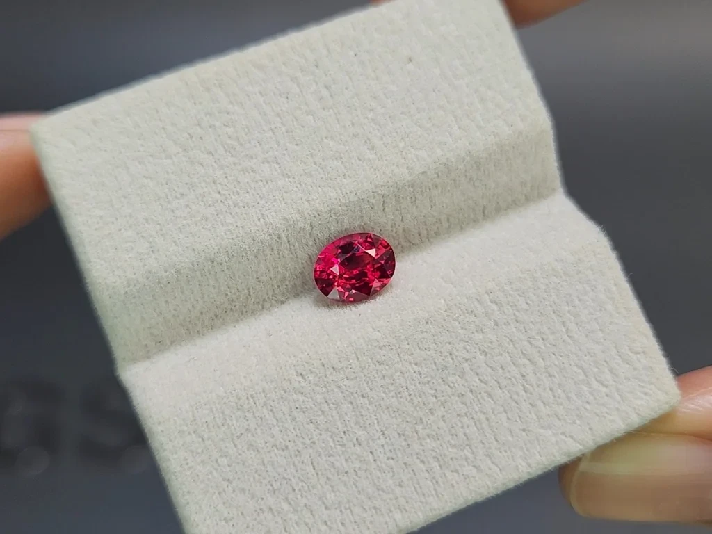 Unbehandelter Rubin Intense Red im ovalen schliff 1,19 karat, Mosambik Image №4