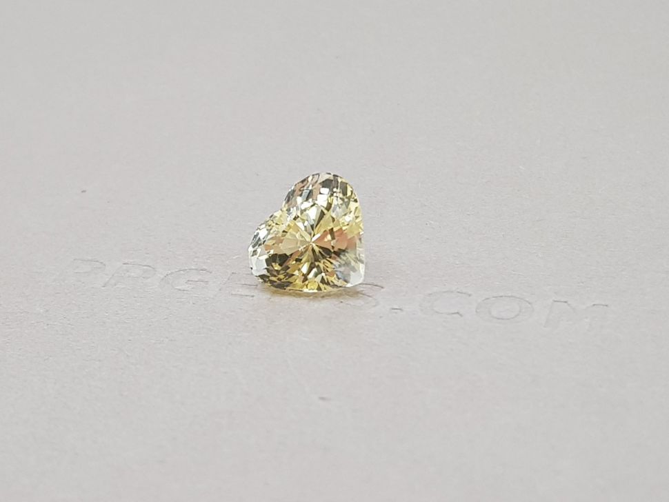 Unheated heart cut yellow sapphire 4.13 ct, Sri Lanka Image №3