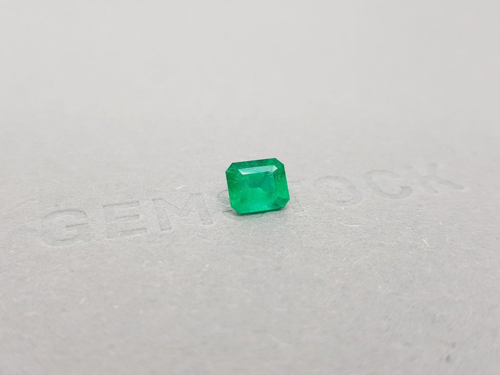 Colombian emerald 1.05 ct, Vivid Green Image №2