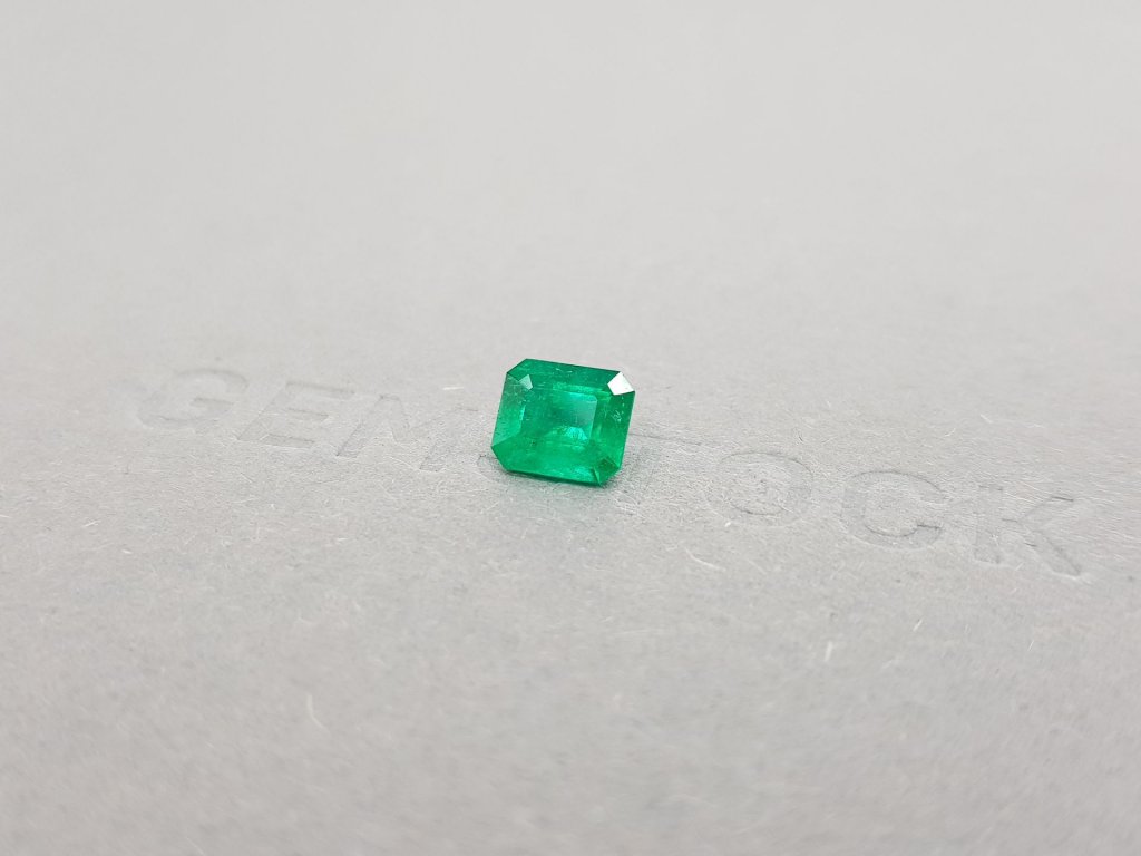 Colombian emerald 1.05 ct, Vivid Green Image №3