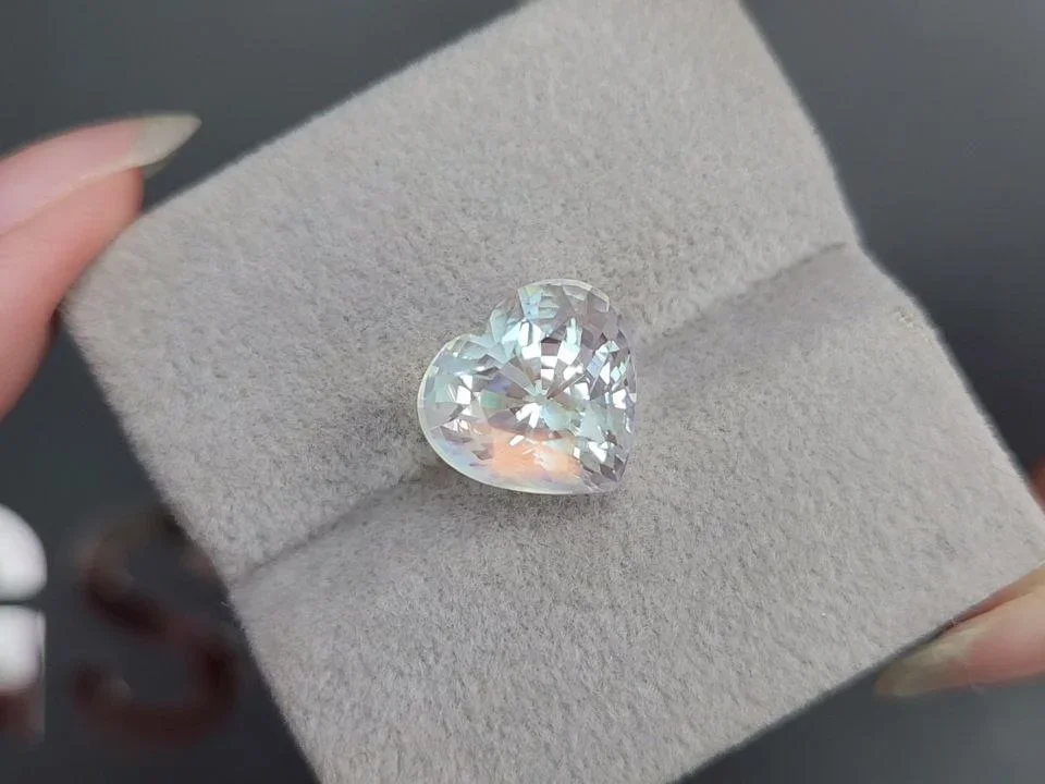 Pierre de lune taille coeur 7,01 carats, Madagascar Image №4