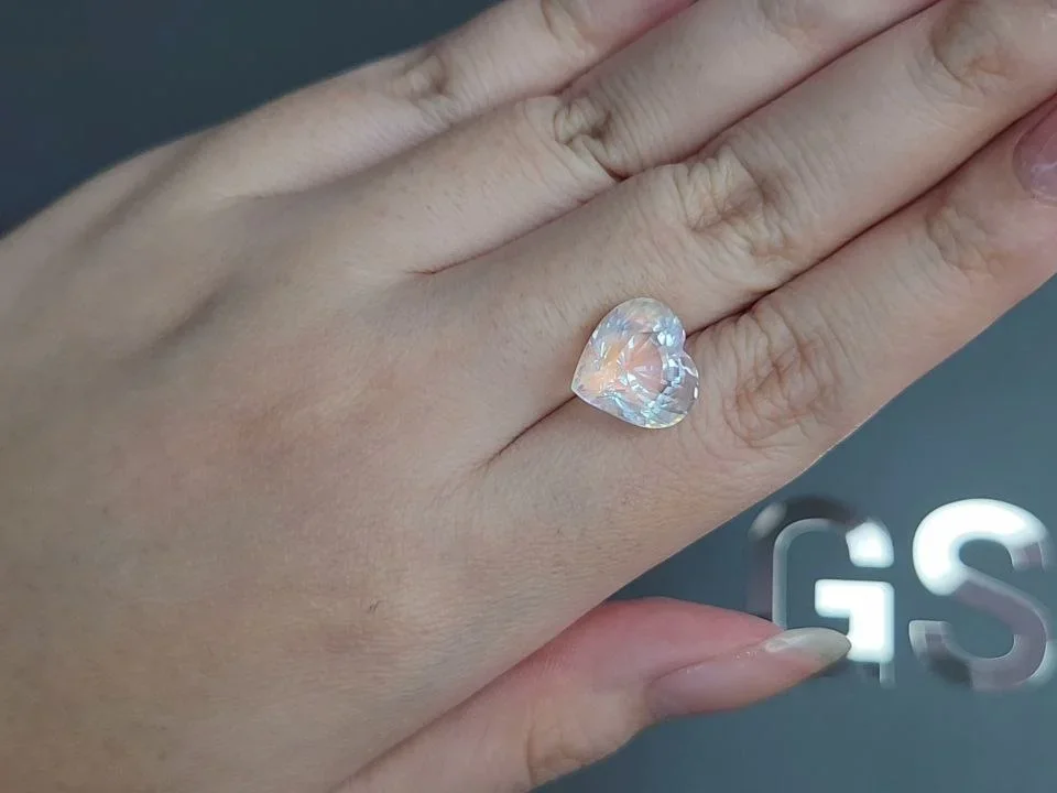 Pierre de lune taille coeur 7,01 carats, Madagascar Image №2