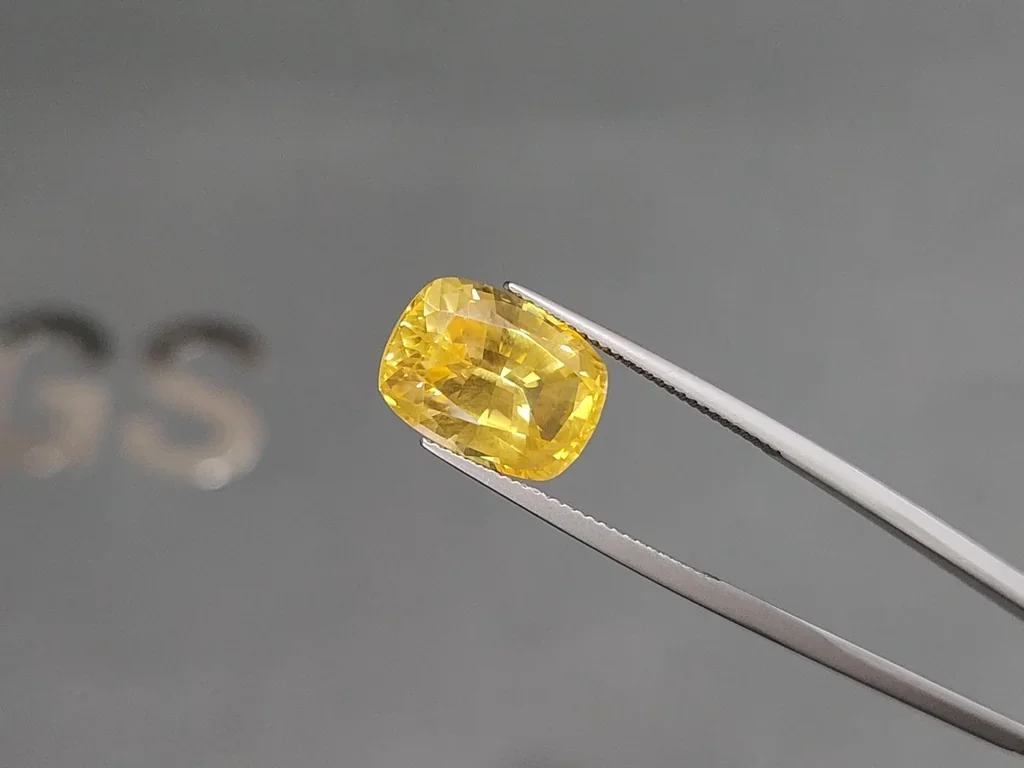 Saphir jaune vif taille coussin non chauffé de 9,28 carats, Sri Lanka Image №3