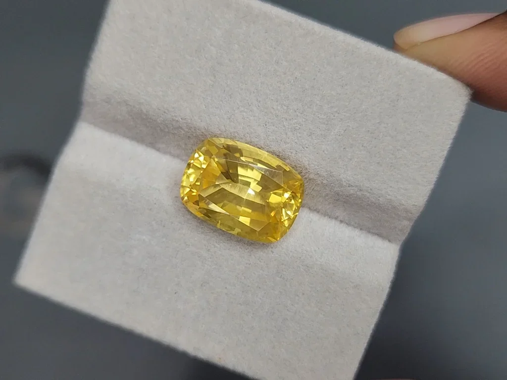 Saphir jaune vif taille coussin non chauffé de 9,28 carats, Sri Lanka Image №4