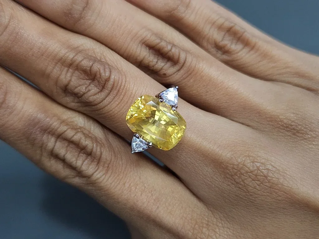 Saphir jaune vif taille coussin non chauffé de 9,28 carats, Sri Lanka Image №5