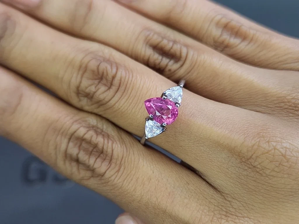 Spinelle rose de Mahenge, taille poire 2,06 carats, Tanzanie Image №5