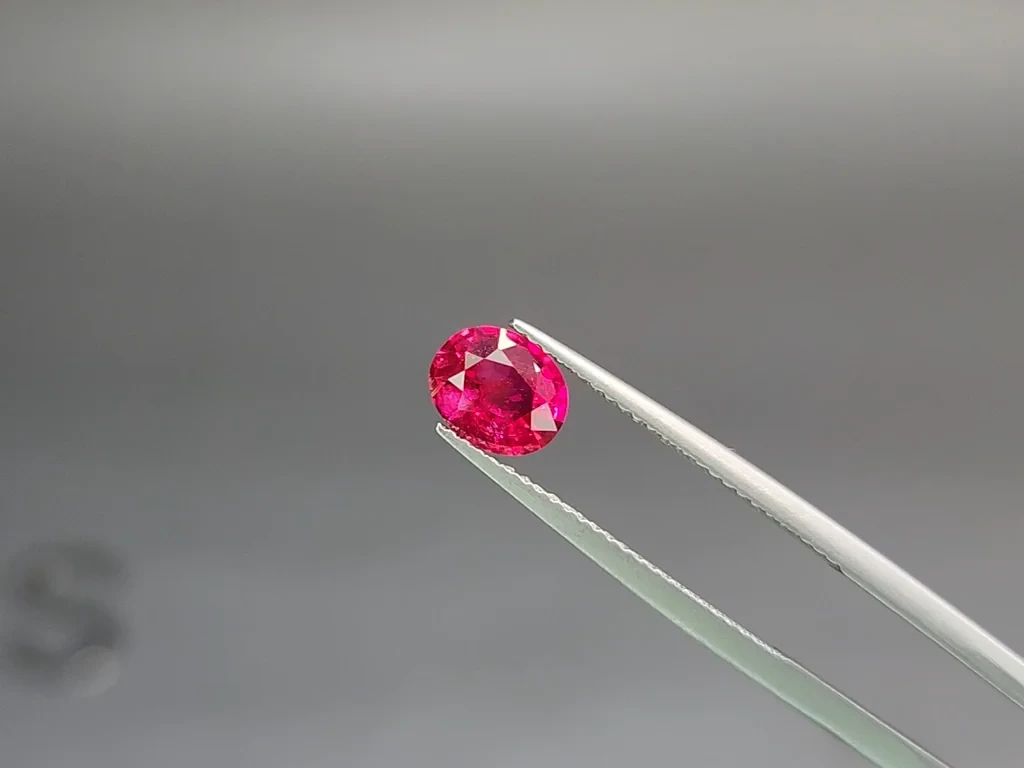 Rubis non chauffé Intense Red taille ovale 1,18 carat, Mozambique Image №3