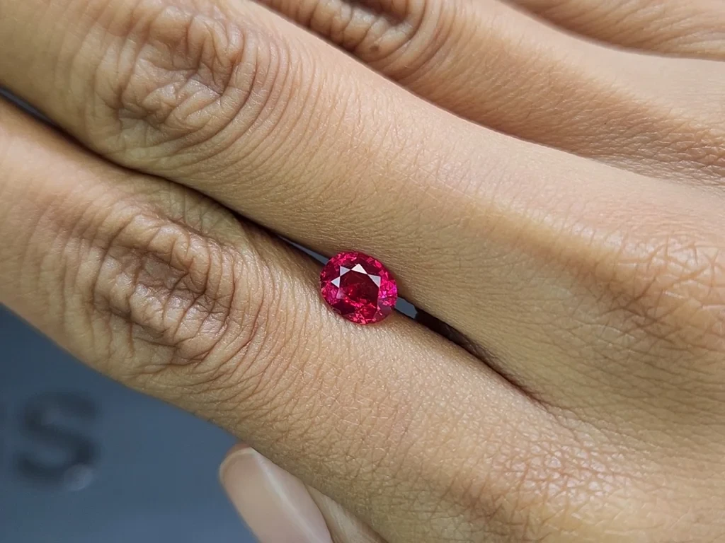 Rubis non chauffé Intense Red taille ovale 1,18 carat, Mozambique Image №2