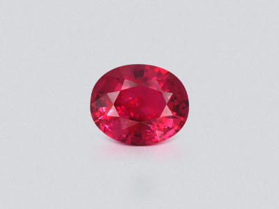 Unbehandelter rubin Intense Red im ovalen schliff 1,18 karat, Mosambik photo