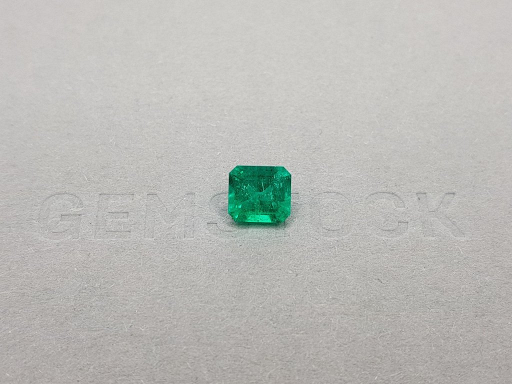 Intense Colombian emerald 1.56 ct, Vivid Green Image №1