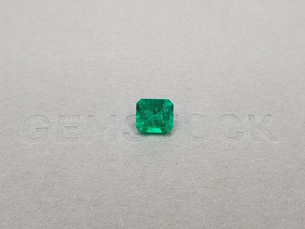 Intense Colombian emerald 1.56 ct, Vivid Green Image №1