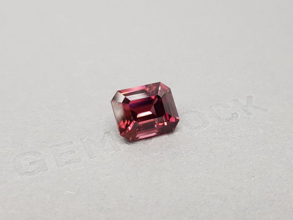 Pinksh-red zircon in octagon cut 9.45 ct Image №2