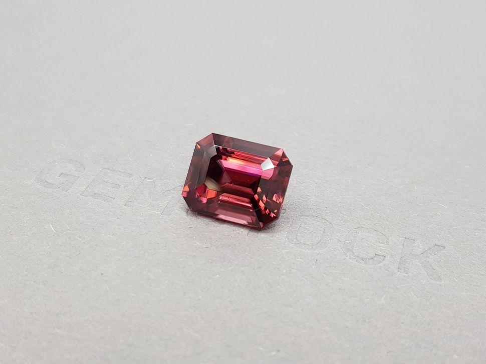 Pinksh-red zircon in octagon cut 9.45 ct Image №3