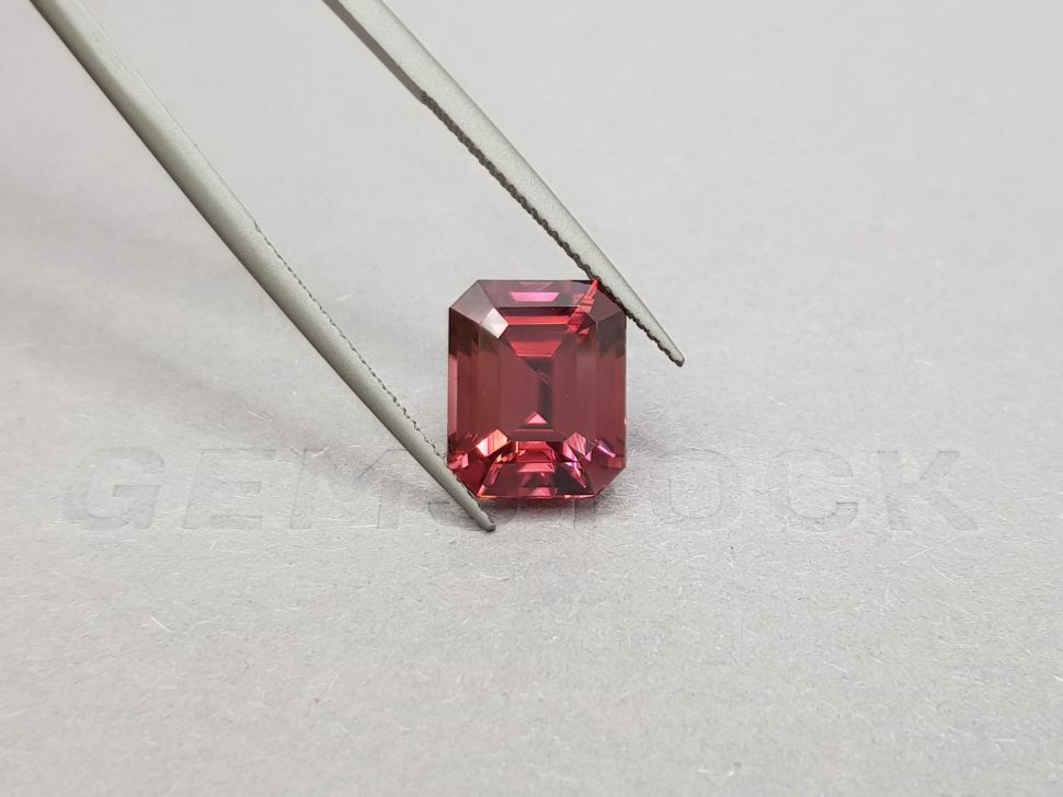 Pinksh-red zircon in octagon cut 9.45 ct Image №4