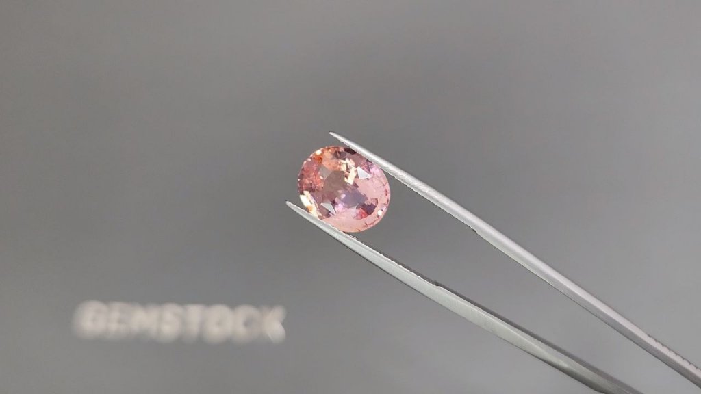 Unheated padparadscha sapphire from Sri Lanka in oval cut 4.63 carats Image №3