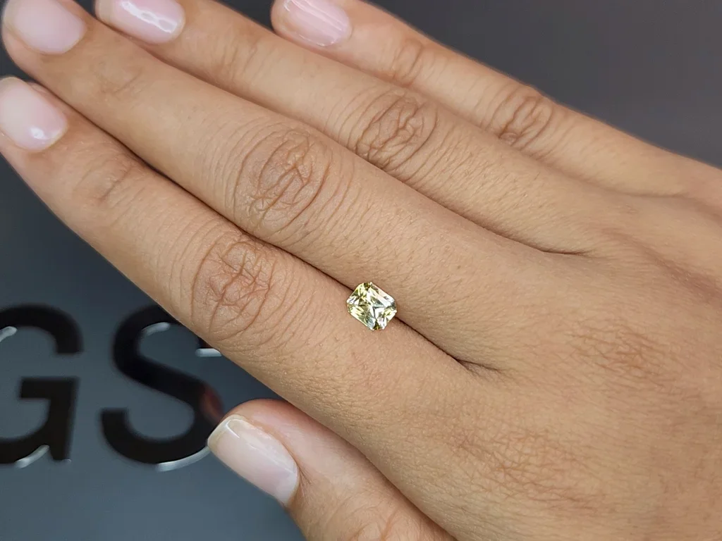 Zafiro amarillo (Pastel Yellow) talla radiante 0,84 quilates, Sri Lanka Image №2