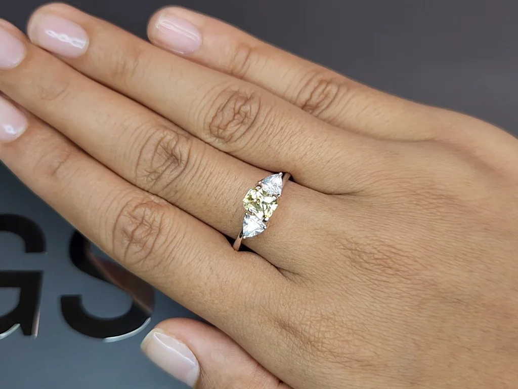 Zafiro amarillo (Pastel Yellow) talla radiante 0,84 quilates, Sri Lanka Image №5