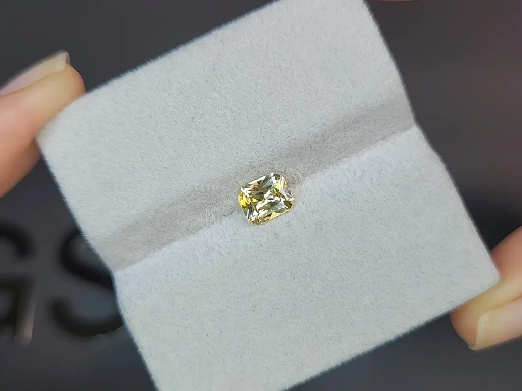 Zafiro amarillo (Pastel Yellow) talla radiante 0,84 quilates, Sri Lanka Image №4
