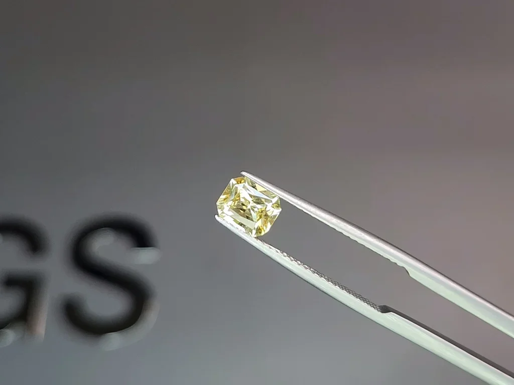 Zafiro amarillo (Pastel Yellow) talla radiante 0,84 quilates, Sri Lanka Image №3