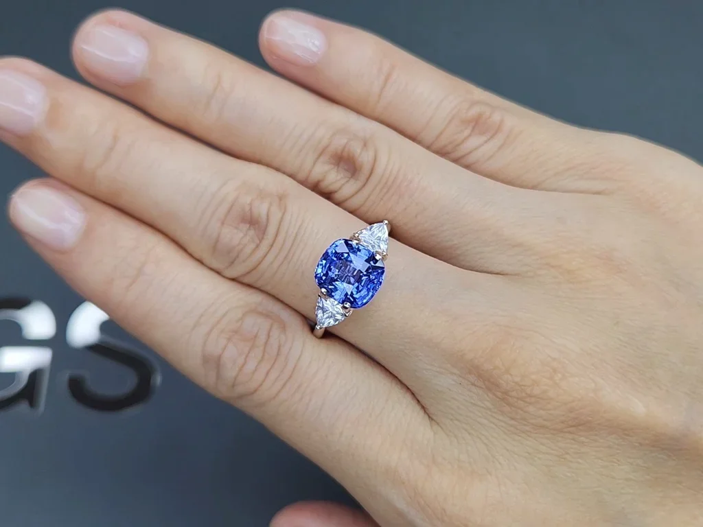 Saphir bleu bleuet taille coussin 4,00 carats, Madagascar Image №5