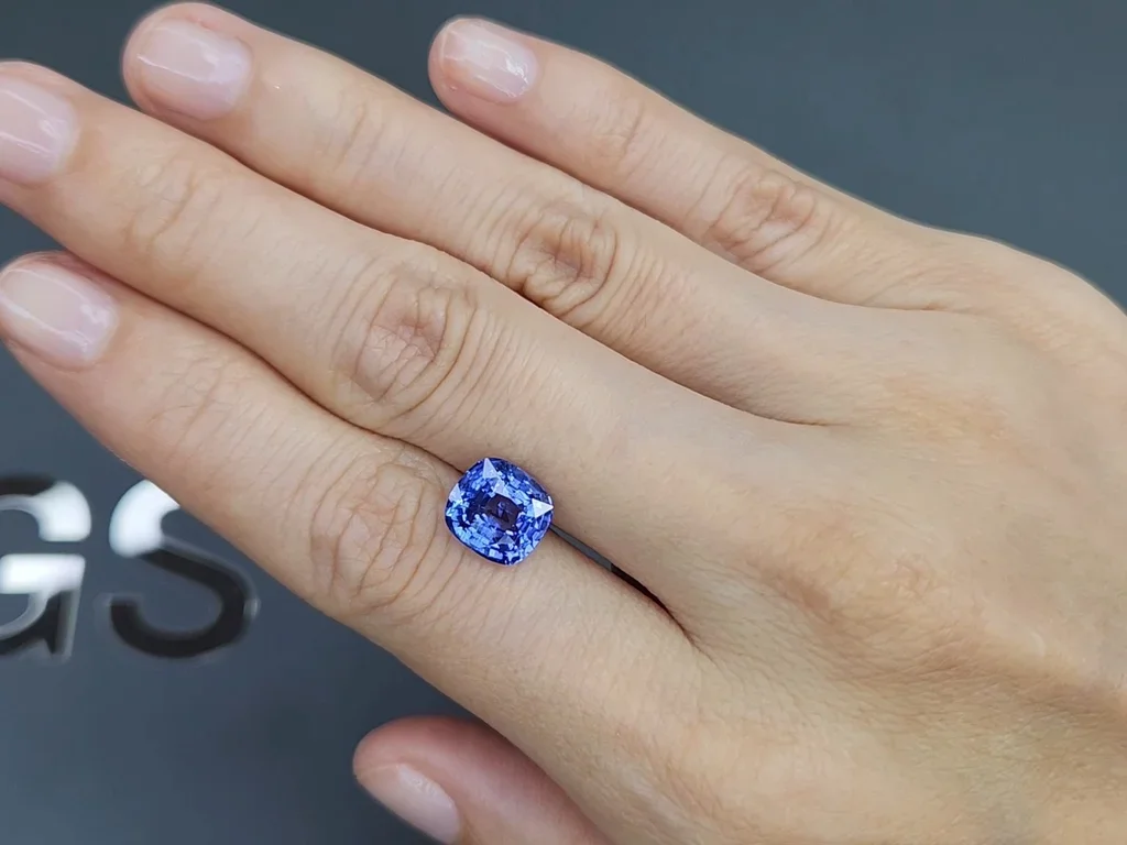 Saphir bleu bleuet taille coussin 4,00 carats, Madagascar Image №2