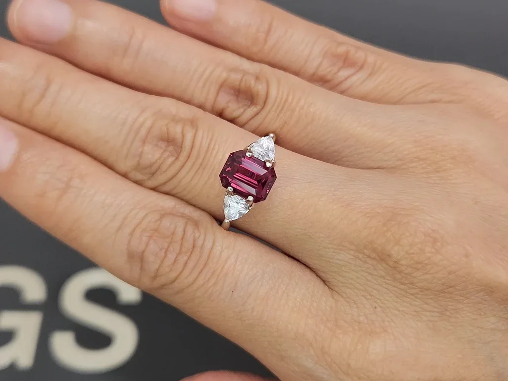 Espinela rosa intenso de talla octogonal de 3,07 ct, Tanzania Image №5