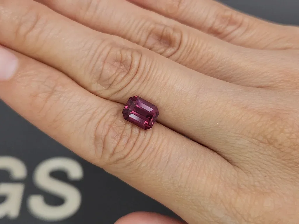 Espinela rosa intenso de talla octogonal de 3,07 ct, Tanzania Image №2
