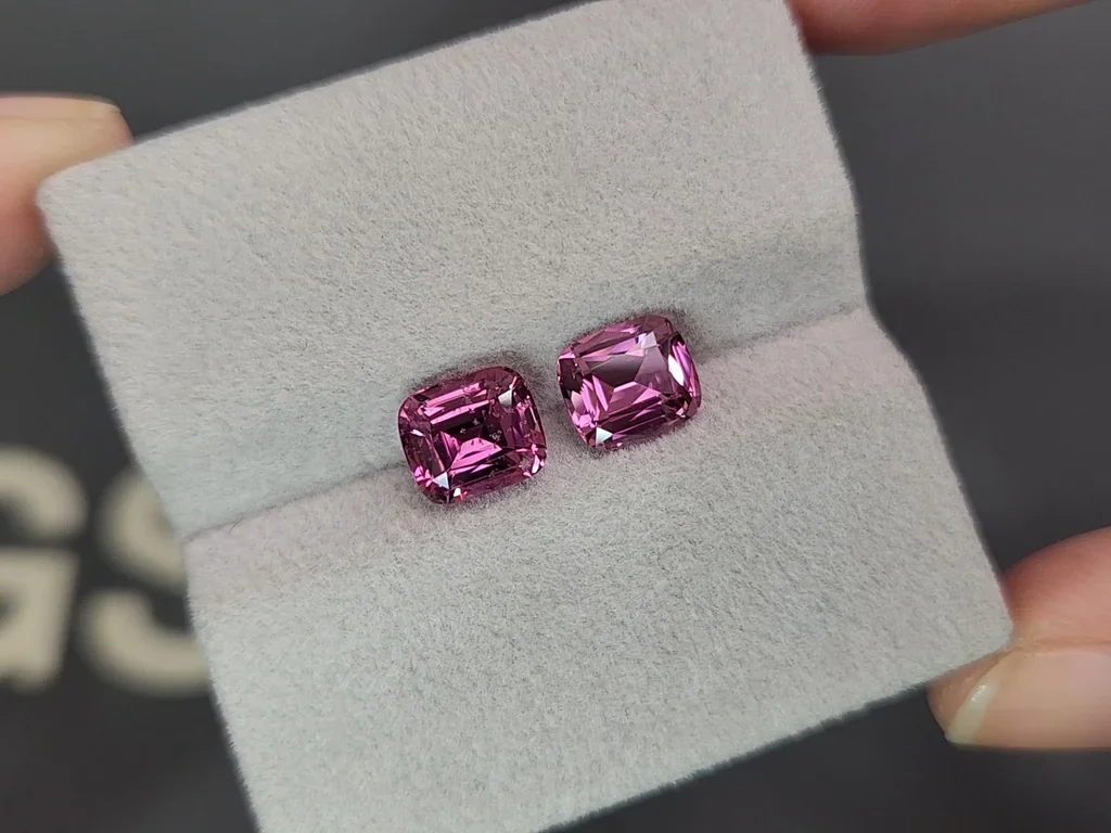 Pair of rhodolite garnets cushion cut 3.88 carats, Tanzania Image №4
