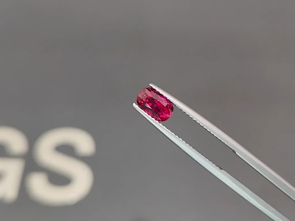 Rubis taille coussin 1,50 carat, Mozambique Image №3
