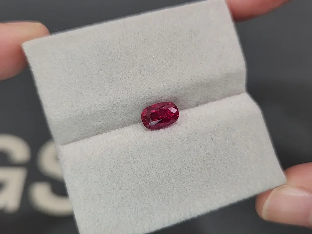 Rubis taille coussin 1,50 carat, Mozambique Image №4