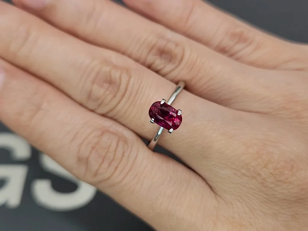 Rubis taille coussin 1,50 carat, Mozambique Image №5