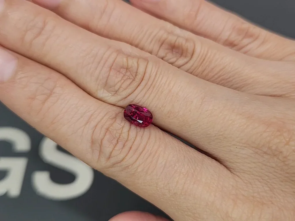 Rubis taille coussin 1,50 carat, Mozambique Image №2