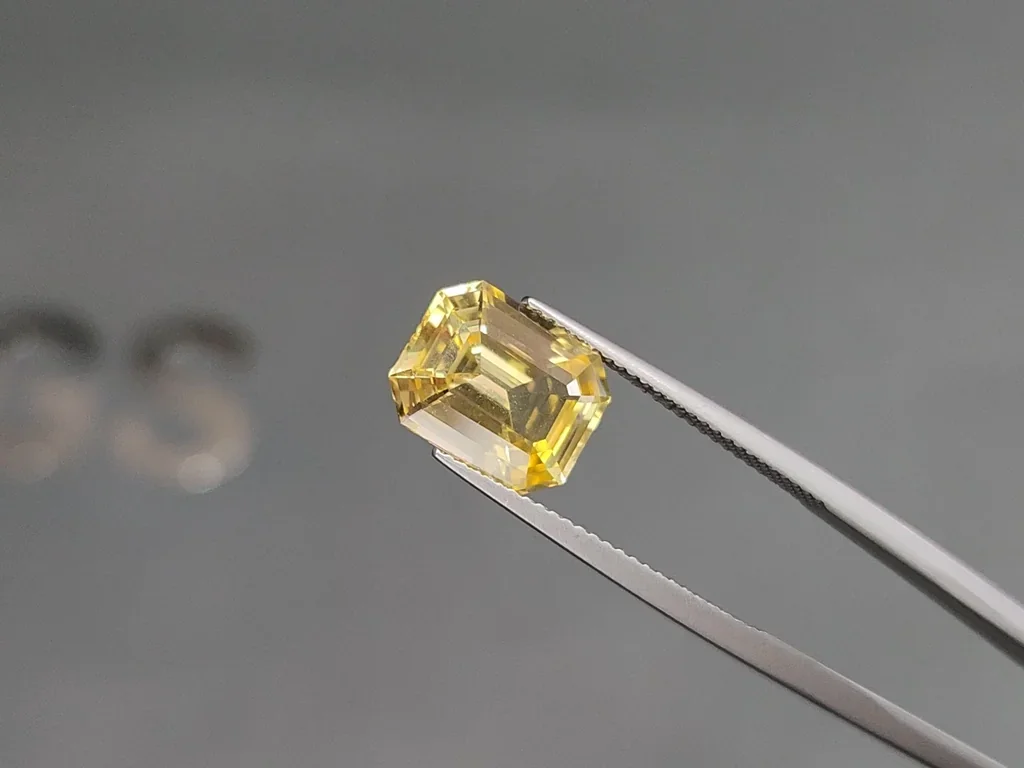 Unheated yellow sapphire octagon cut 5.03 carats, Sri Lanka Image №3