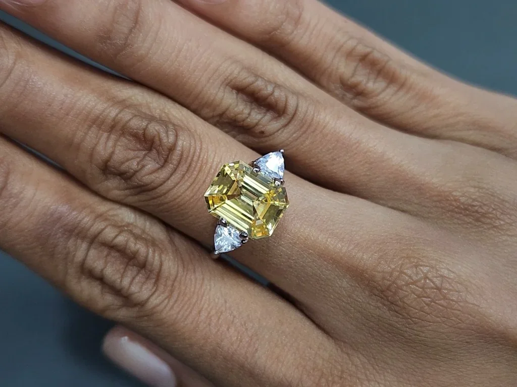 Unheated yellow sapphire octagon cut 5.03 carats, Sri Lanka Image №5