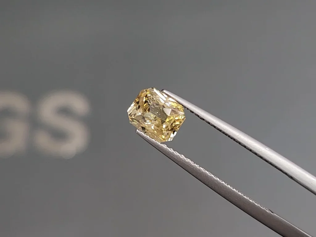 Saphir taille radiant jaune pastel non chauffé 1,20 ct, Sri Lanka Image №3