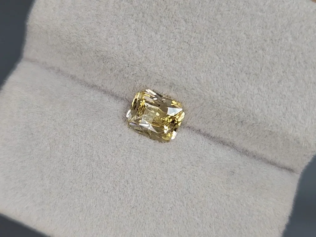Saphir taille radiant jaune pastel non chauffé 1,20 ct, Sri Lanka Image №4