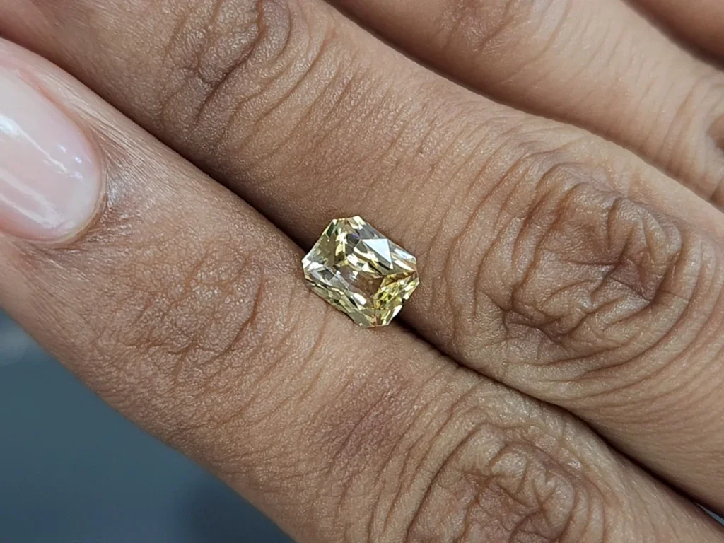 Saphir taille radiant jaune pastel non chauffé 1,20 ct, Sri Lanka Image №2