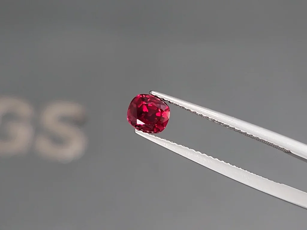 Unheated ruby Pigeon blood cushion cut 1.01 carats,  Burma Image №3