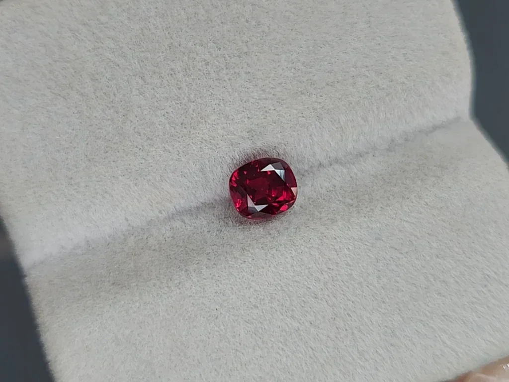 Unheated ruby Pigeon blood cushion cut 1.01 carats,  Burma Image №4