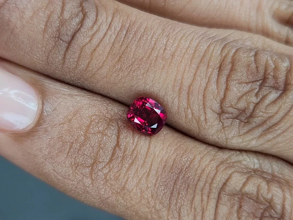 Unheated ruby Pigeon blood cushion cut 1.01 carats,  Burma Image №2