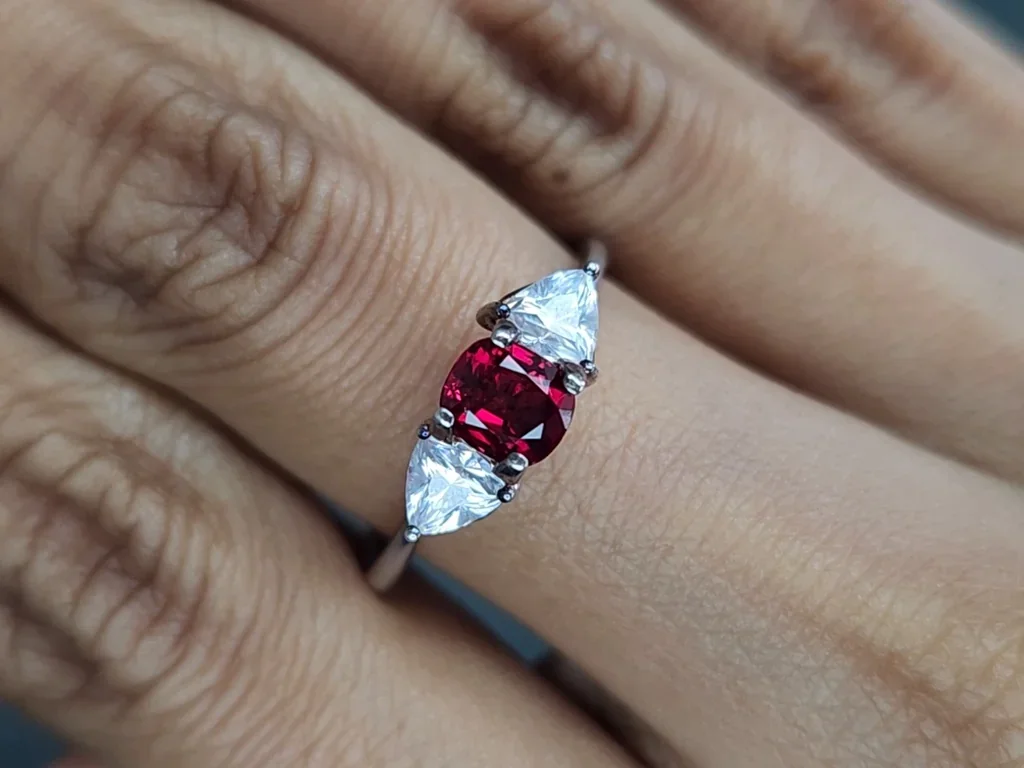 Unheated ruby Pigeon blood cushion cut 1.01 carats,  Burma Image №5