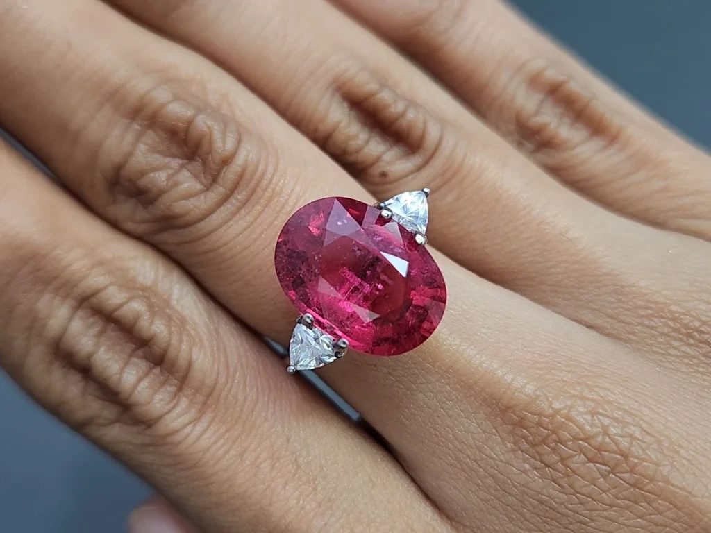 Tourmaline rubellite taille ovale de 8,14 carats, Africa Image №5