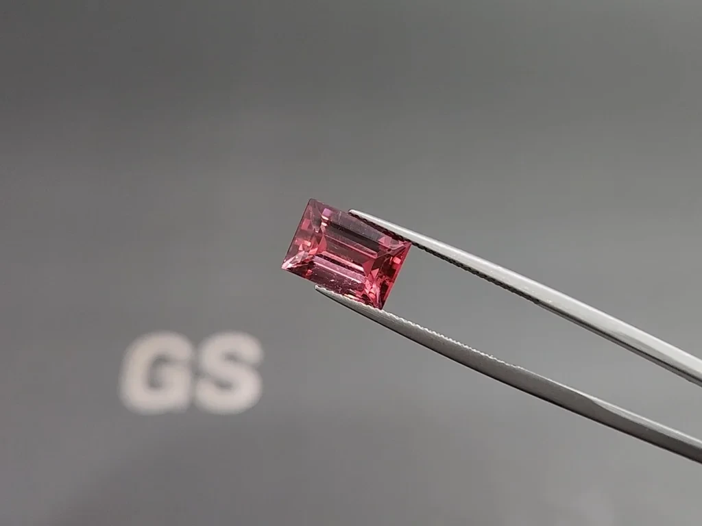 Tourmaline rouge-rose de taille octogonale de 4,10 carats, Nigéria Image №3